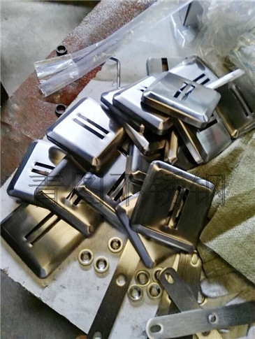 不锈钢楼梯立柱厂家定制